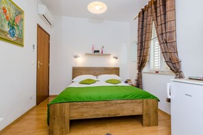 1 bedroom, free WiFi, bed sheets