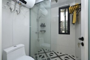 Design-Apartment, 2 Schlafzimmer | Badezimmer | Dusche, kostenlose Toilettenartikel, Haartrockner, Hausschuhe