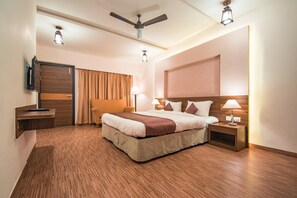 Free WiFi, bed sheets - Treebo Five Elements with Swimming Pool (Mawal)