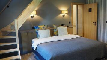 Daunenbettdecken, Betten mit Memory-Foam-Matratzen, Minibar