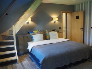 Duntäcken, memory foam-madrasser, minibar och individuell inredning