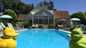 Alberca al aire libre por temporada