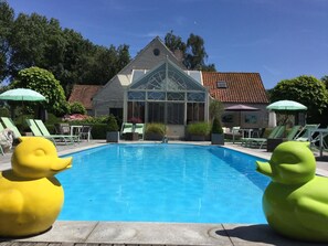 Seasonal outdoor pool - Hotel Bloemenhof (Bruges)