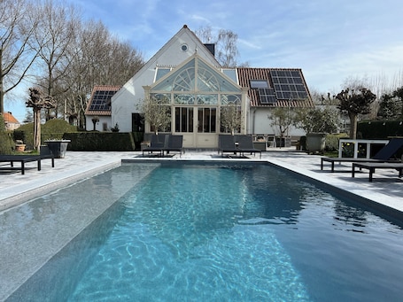 Seasonal outdoor pool