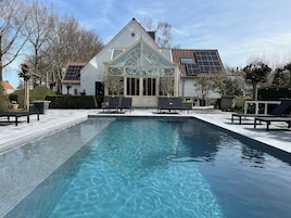 Sesongbasert utendørsbasseng