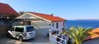 Seaside Apartments Hrkać - Standard Apartment mit 1 Schlafzimmer, Terrasse und Meerblick 2