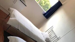 Basic Single Room - Ekhaya Guesthouse (Secunda)