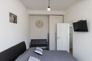 Iron/ironing board, free WiFi, bed sheets
