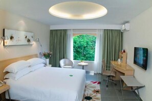 In-room safe, desk, blackout curtains, rollaway beds - Zhuhai Holiday Resort (Zhuhai)