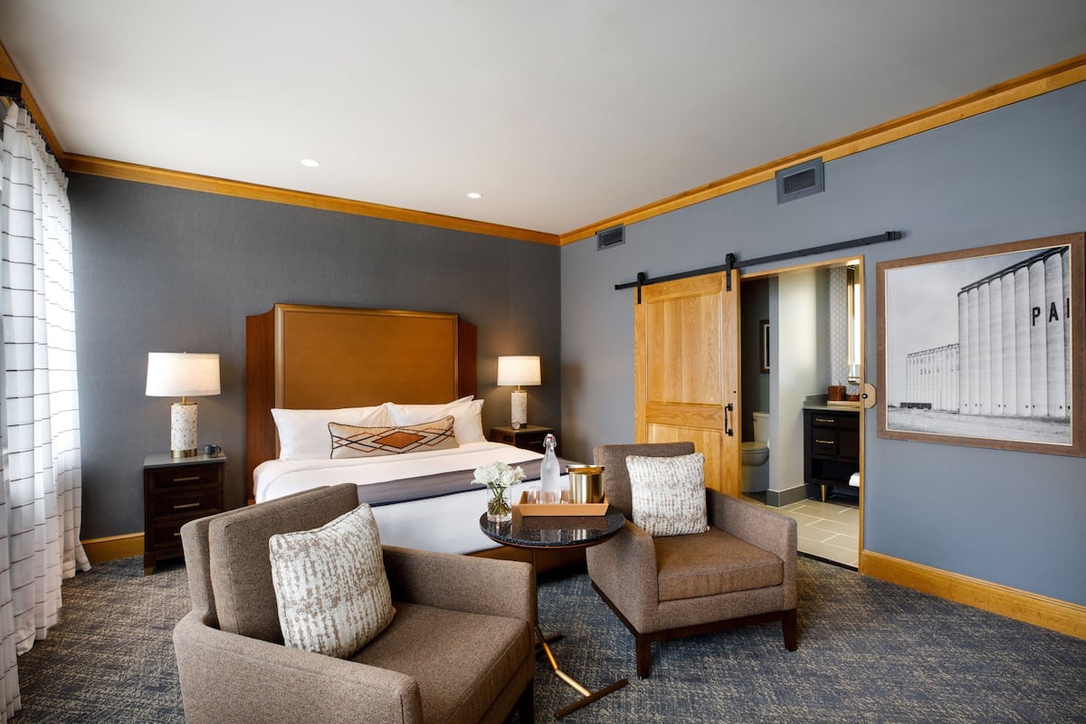 Minibar, in-room safe, individually decorated, individually furnished