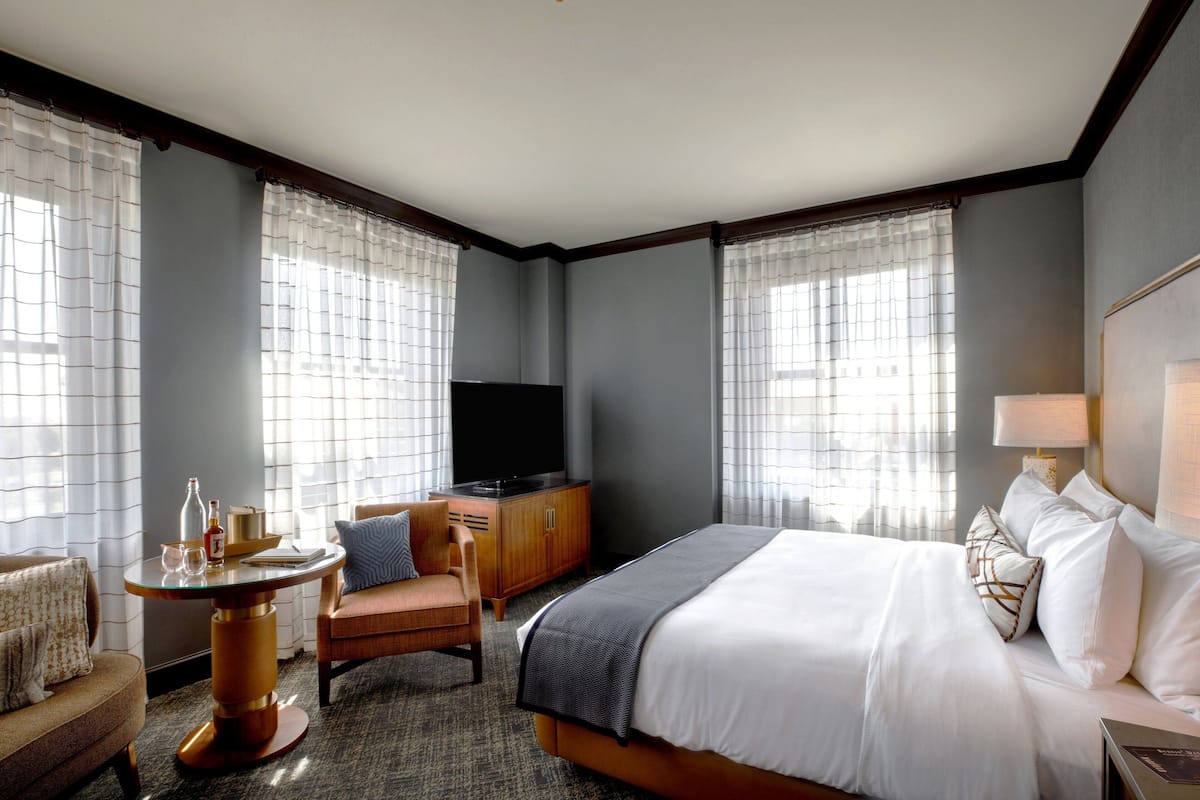 Minibar, in-room safe, individually decorated, individually furnished
