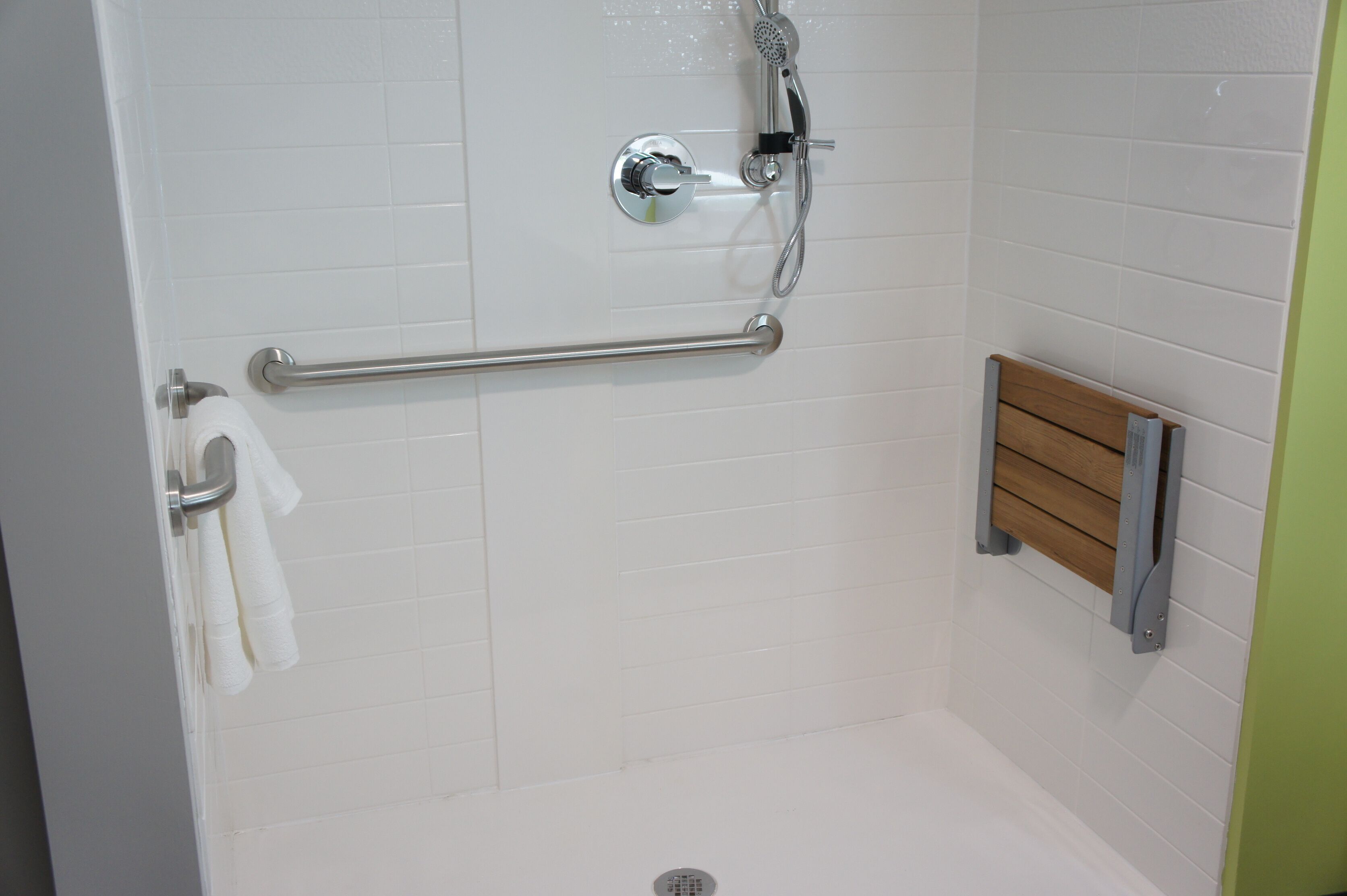 room, 1 king bed, accessible, non smoking (mobility) | bathroom | hair dryer, towels, soap, shampoo