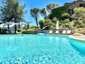 حمّام سباحة خارجي