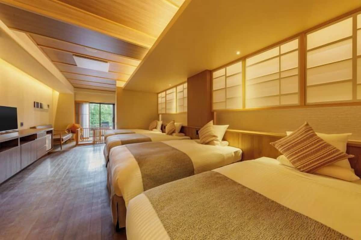 Premium bedding, in-room safe, desk, free WiFi