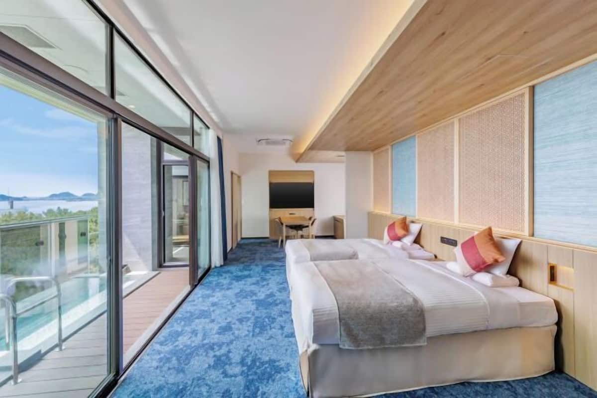 Premium bedding, in-room safe, desk, free WiFi