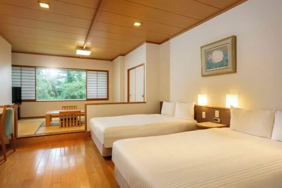1 bedroom, premium bedding, in-room safe, desk