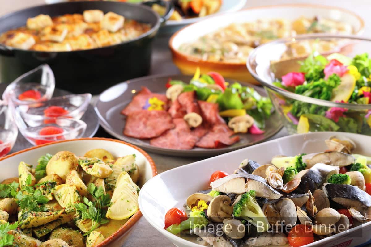 Ropa de cama de alta calidad y caja de seguridad en la habitación