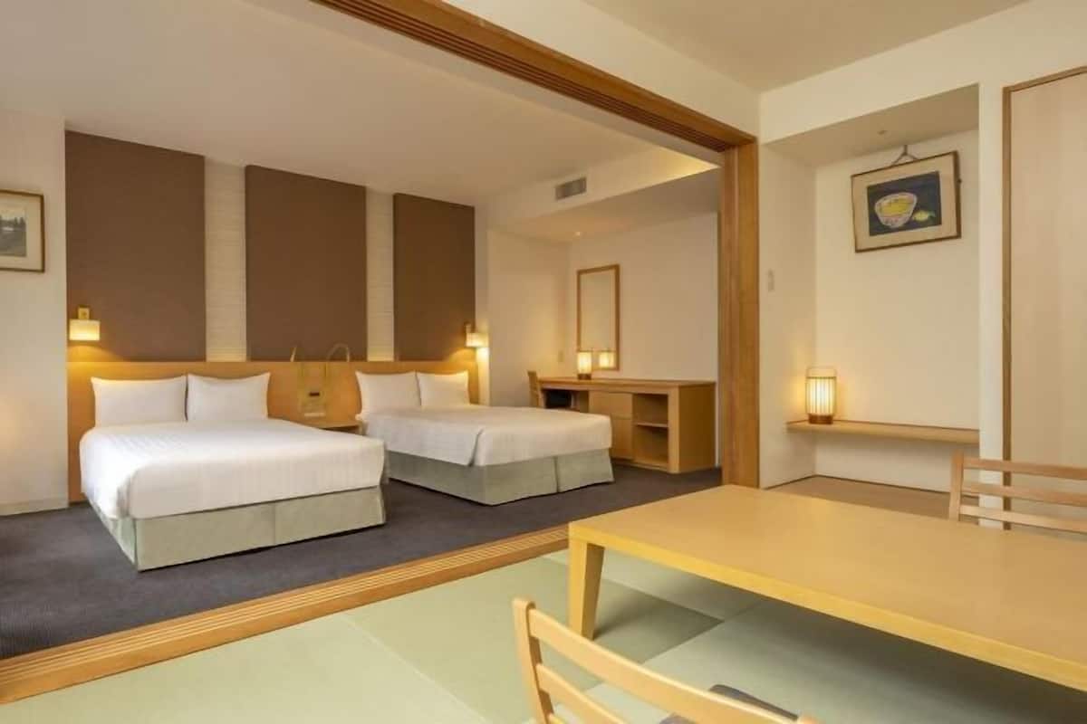 1 bedroom, premium bedding, in-room safe, desk