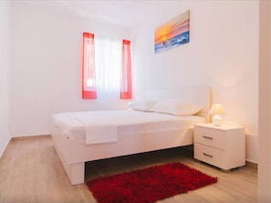 1 chambre, fer et planche à repasser, Wi-Fi, literie fournie