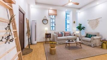 Design-Apartment, 3 Schlafzimmer | Wohnzimmer | Fernseher