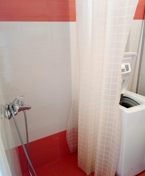 Apartment, 1 Bedroom | Bathroom | Shower, free toiletries, hair dryer, towels