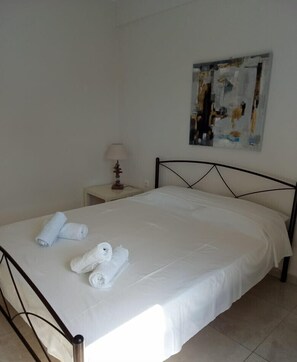 Apartment, 1 Bedroom | 1 bedroom, soundproofing, iron/ironing board, free WiFi