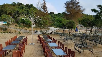 Café da manhã, almoço e jantar; local e internacional