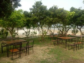 Breakfast, lunch, dinner served; local and international cuisine  - Thuy Hoang Resort (Co To)