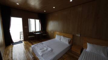 Family Bungalow | 1 bedroom, in-room safe, desk, laptop workspace