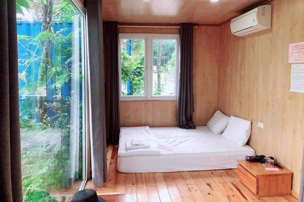 Double Bungalow | 1 bedroom, in-room safe, desk, laptop workspace