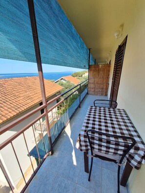 Outdoor dining - Apartments Dalmatin Žuljana - Studio Apartment 2 (Zuljana)