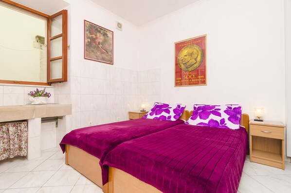 1 bedroom, iron/ironing board, free WiFi, bed sheets