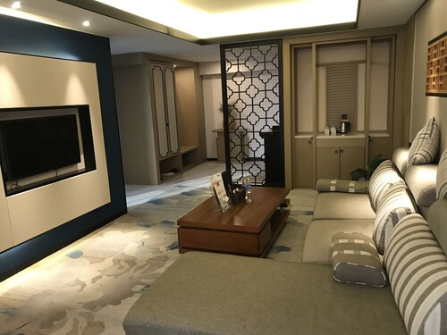 Metropolis Golf Hot Spring Hotel