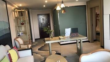 Twin Room | Desk, free WiFi