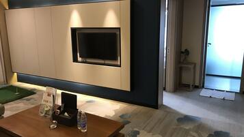 Twin Room | Desk, free WiFi