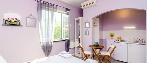 Iron/ironing board, free WiFi, bed sheets