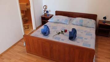 Free WiFi, bed sheets