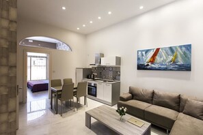 公寓, 露台 | 私人小型廚房 | 電冰箱、烤箱、爐台、咖啡機/沖茶器