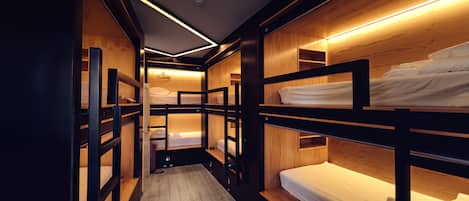 Dormitório compartilhado, em dormitório misto, banheiro compartilhado (1 bed in 8-bed dorm) | Roupas de cama antialérgicas, individualmente decorados