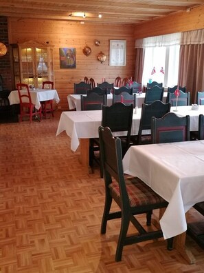 Daily local cuisine breakfast for a fee - Lapphaugen turiststasjon (Lavangen)