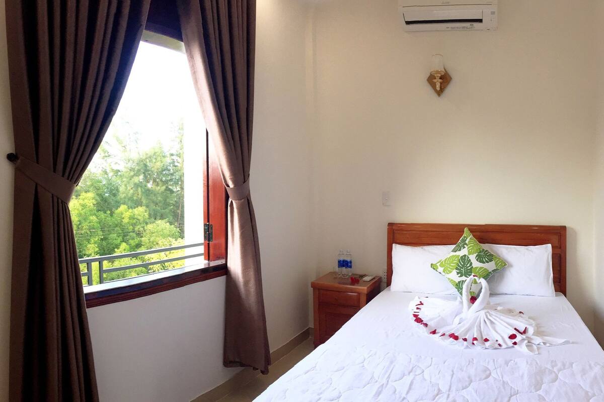 Phòng đôi Tiêu chuẩn | Két bảo mật tại phòng, bàn, màn/rèm cản sáng, phòng cách âm 