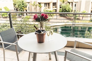 Classic Apartment | Balcony