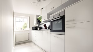 Deluxe Apartment, Balcony | Private kitchen | Coffee/tea maker, full-size fridge, microwave, oven - Ferienwohnungen Kampe (Stemwede)