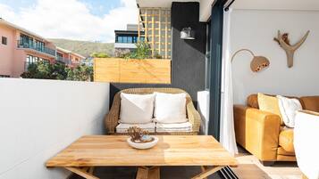 Classic Apartment | Balcony