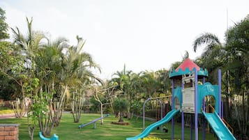 儿童活动区 - 室外