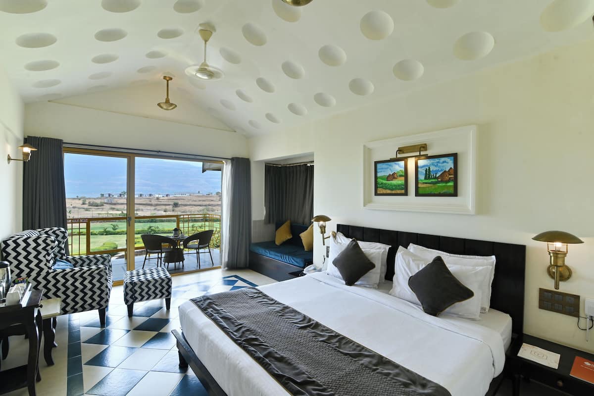 Habitación de lujo, vista al lago | 1 habitación, decoración personalizada y muebles diferentes