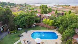 Kolam renang outdoor