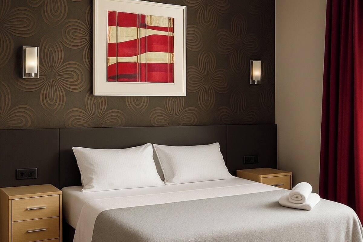 Comfort studio suite | Een minibar, een kluis op de kamer, een bureau