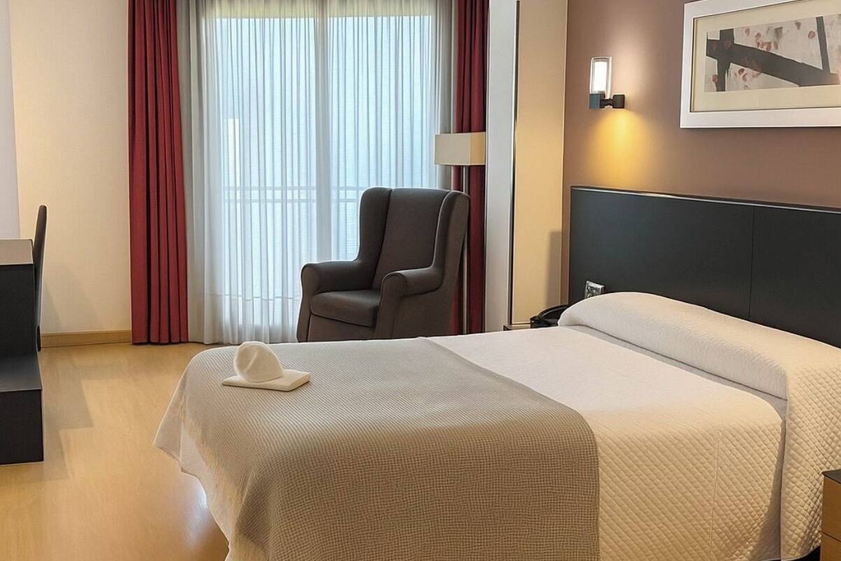 Comfort tweepersoonskamer | Een minibar, een kluis op de kamer, een bureau