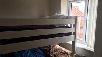3 bedrooms, iron/ironing board, WiFi, bed sheets
